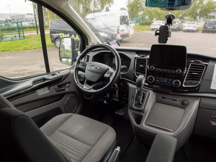 Véhicule de transport médical Cerisé